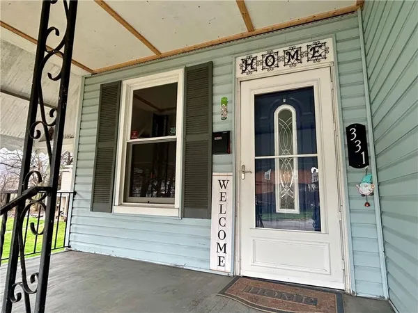a view of entrance to house