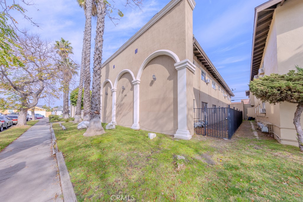 902 South Fann Street Anaheim, CA 92804 - Photo 29 of 31 a view of a back yard of the house