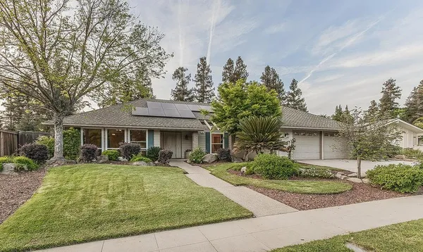 $685,000 | 286 East Everglade Avenue, Fresno, CA 93720