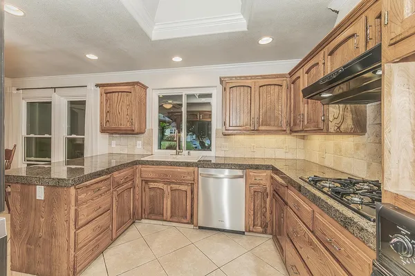 $685,000 | 286 East Everglade Avenue, Fresno, CA 93720