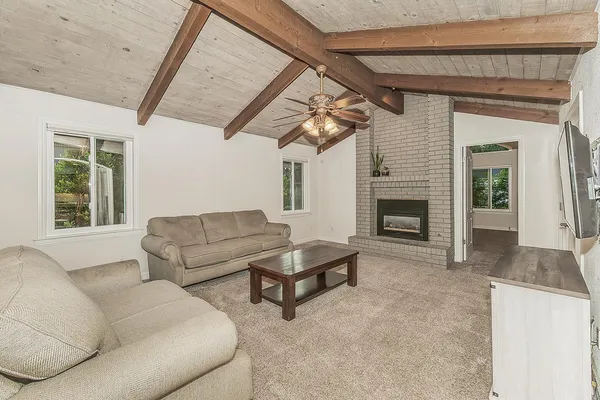 $685,000 | 286 East Everglade Avenue, Fresno, CA 93720