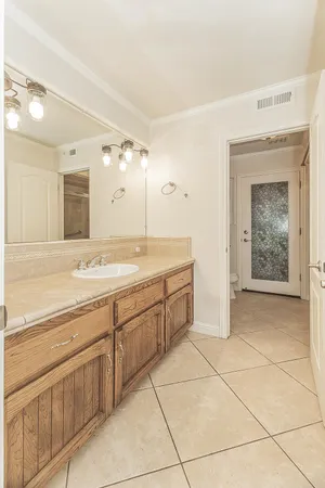 $685,000 | 286 East Everglade Avenue, Fresno, CA 93720