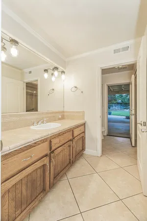 $685,000 | 286 East Everglade Avenue, Fresno, CA 93720