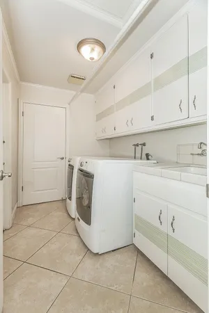 $685,000 | 286 East Everglade Avenue, Fresno, CA 93720