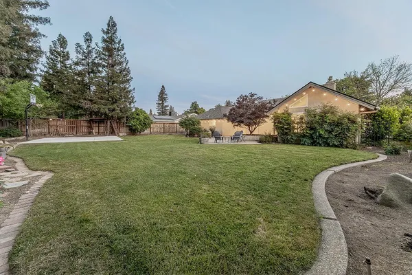 $685,000 | 286 East Everglade Avenue, Fresno, CA 93720