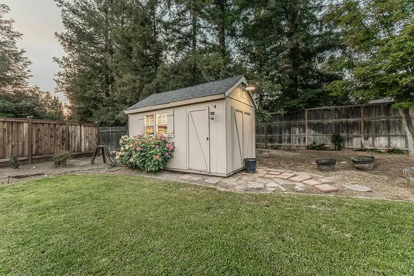 $685,000 | 286 East Everglade Avenue, Fresno, CA 93720