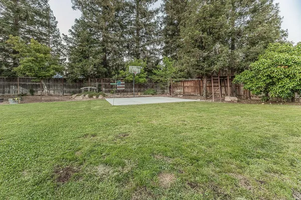 $685,000 | 286 East Everglade Avenue, Fresno, CA 93720