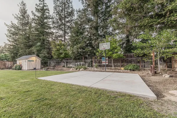$685,000 | 286 East Everglade Avenue, Fresno, CA 93720