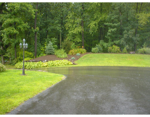 71 Hemlock Ridge Feeding Hills, MA 01030 - Photo 8 of 25 Gallery Image 8