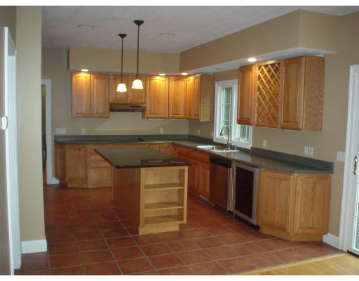 71 Hemlock Ridge Feeding Hills, MA 01030 - Photo 10 of 25 Gallery Image 10