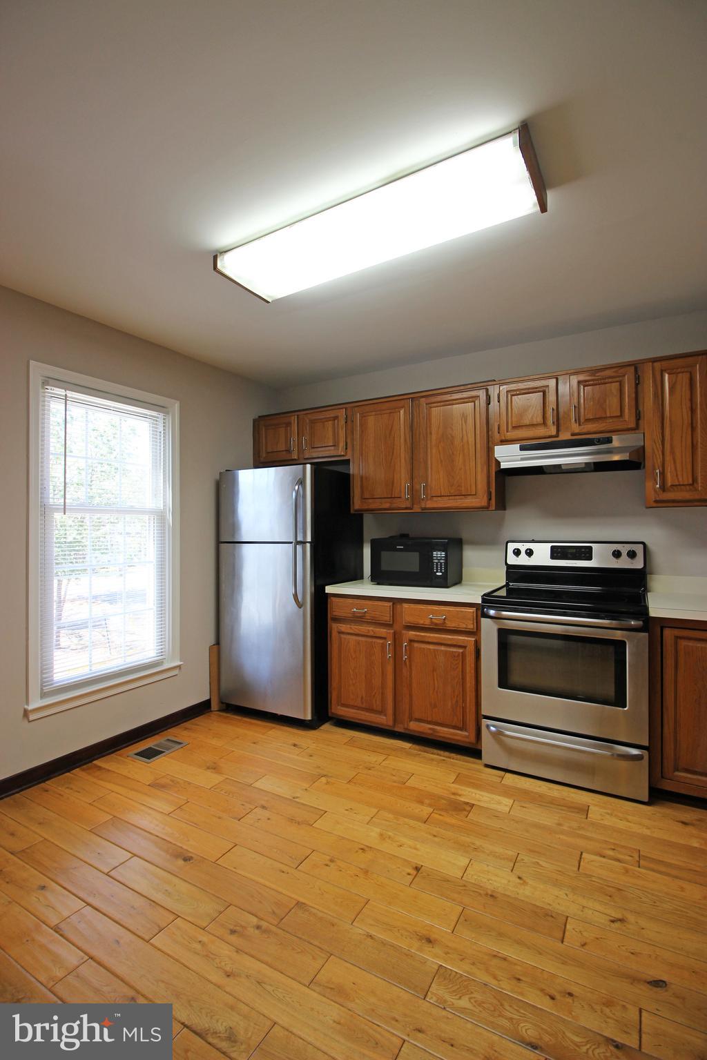7609 Monitor Court Manassas, VA 20109 - Photo 10 of 32 a kitchen with stainless steel appliances a stove and a refrigerator