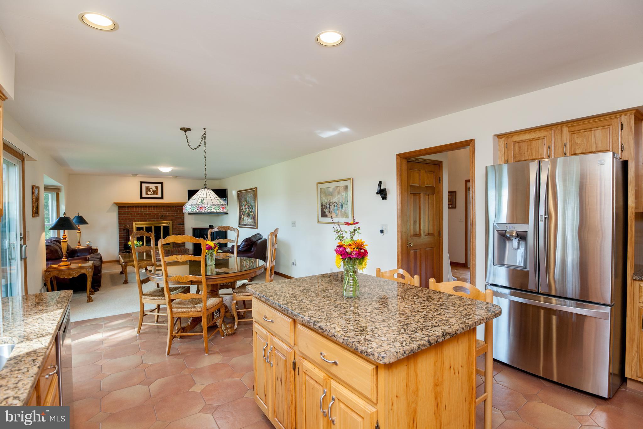 30 Farmhouse Road Milford, NJ 08848 - Photo 12 of 41 Eat in Kithcen looking into the