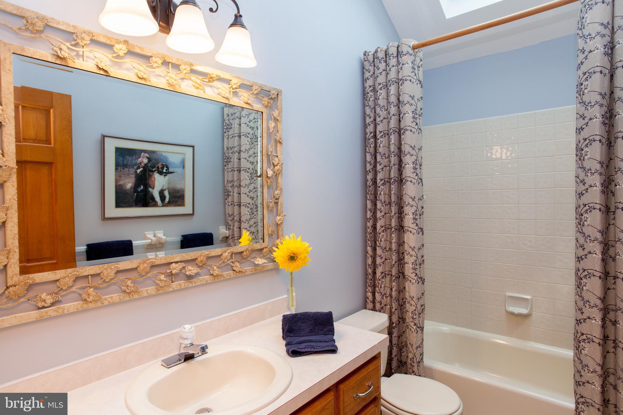 30 Farmhouse Road Milford, NJ 08848 - Photo 28 of 41 Second Floor Full Bath