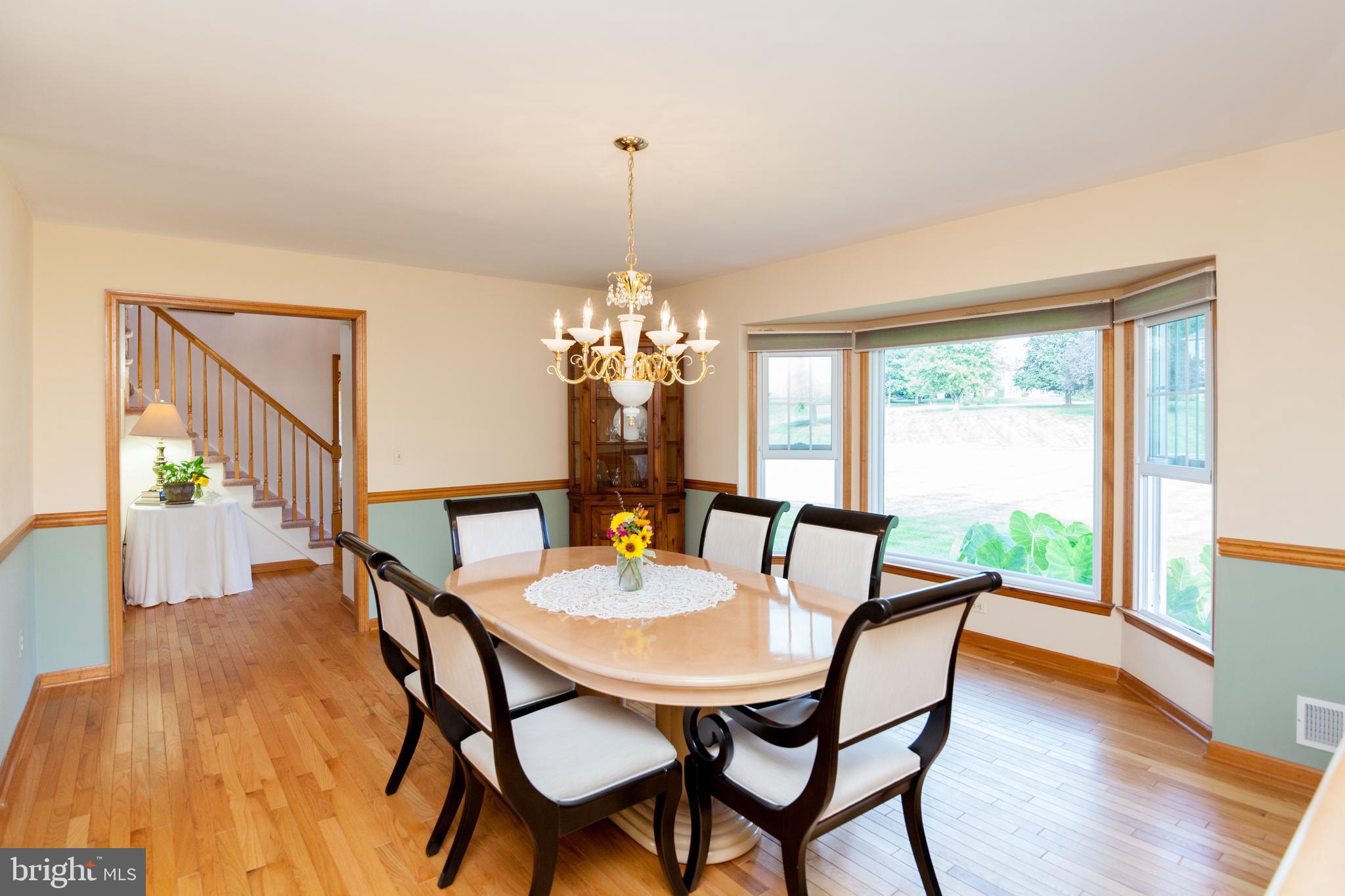 30 Farmhouse Road Milford, NJ 08848 - Photo 5 of 41 Light filled Dining Room with Bay Windows