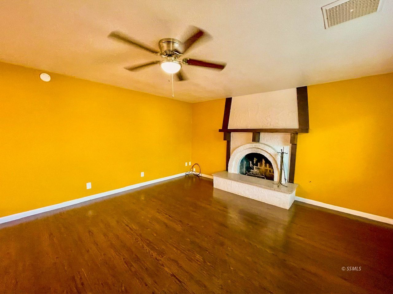 729 West Alene Avenue Ridgecrest, CA 93555 - Photo 4 of 39
