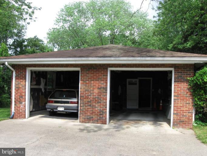 2711 Bel Pre Road Silver Spring, MD 20906 - Photo 3 of 10 Garage 2