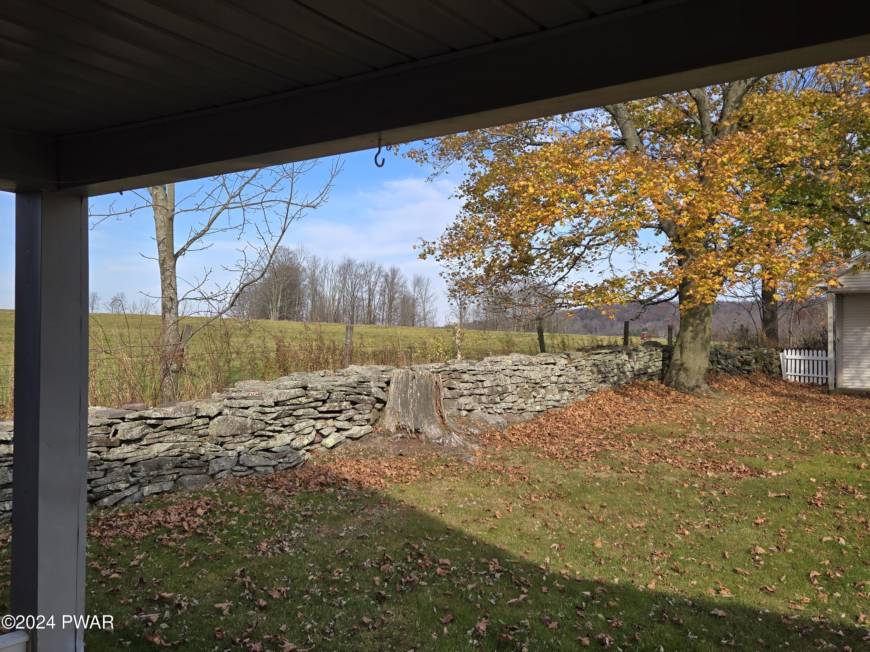 283 Schoolhouse Road Honesdale, PA 18431 - Photo 4 of 22