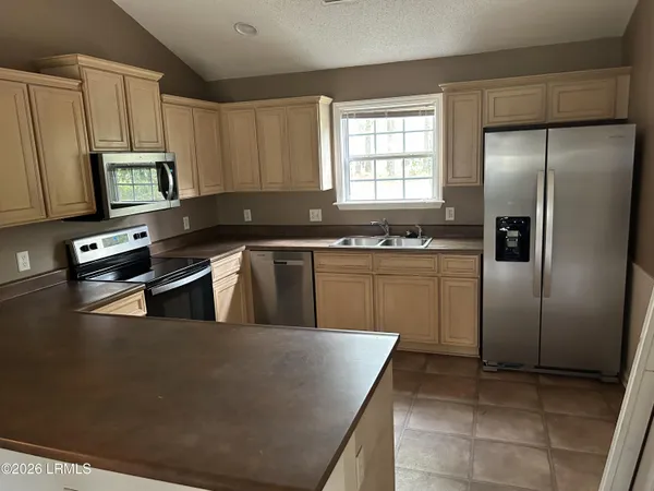 $2,500 | 661 Sams Point Road, Beaufort, SC 29907