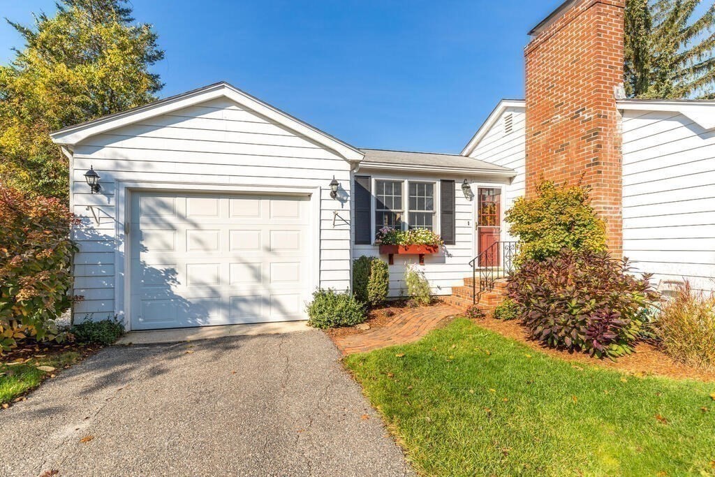 8 Chapel Road Danvers, MA 01923 - Photo 4 of 26 Gallery Image 4