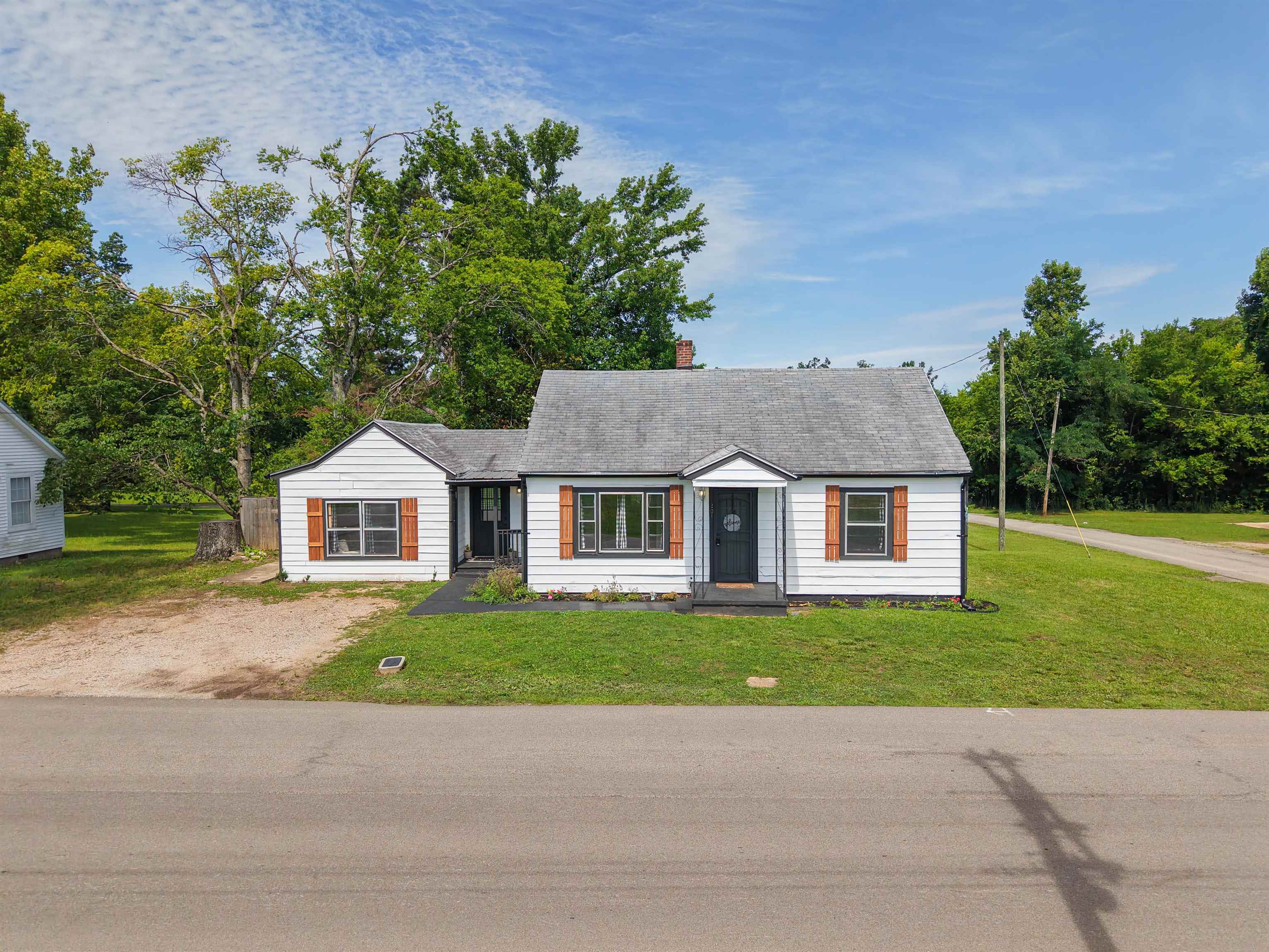 201 Walnut Street Adamsville, TN 38310 - Photo 7 of 26 Front house