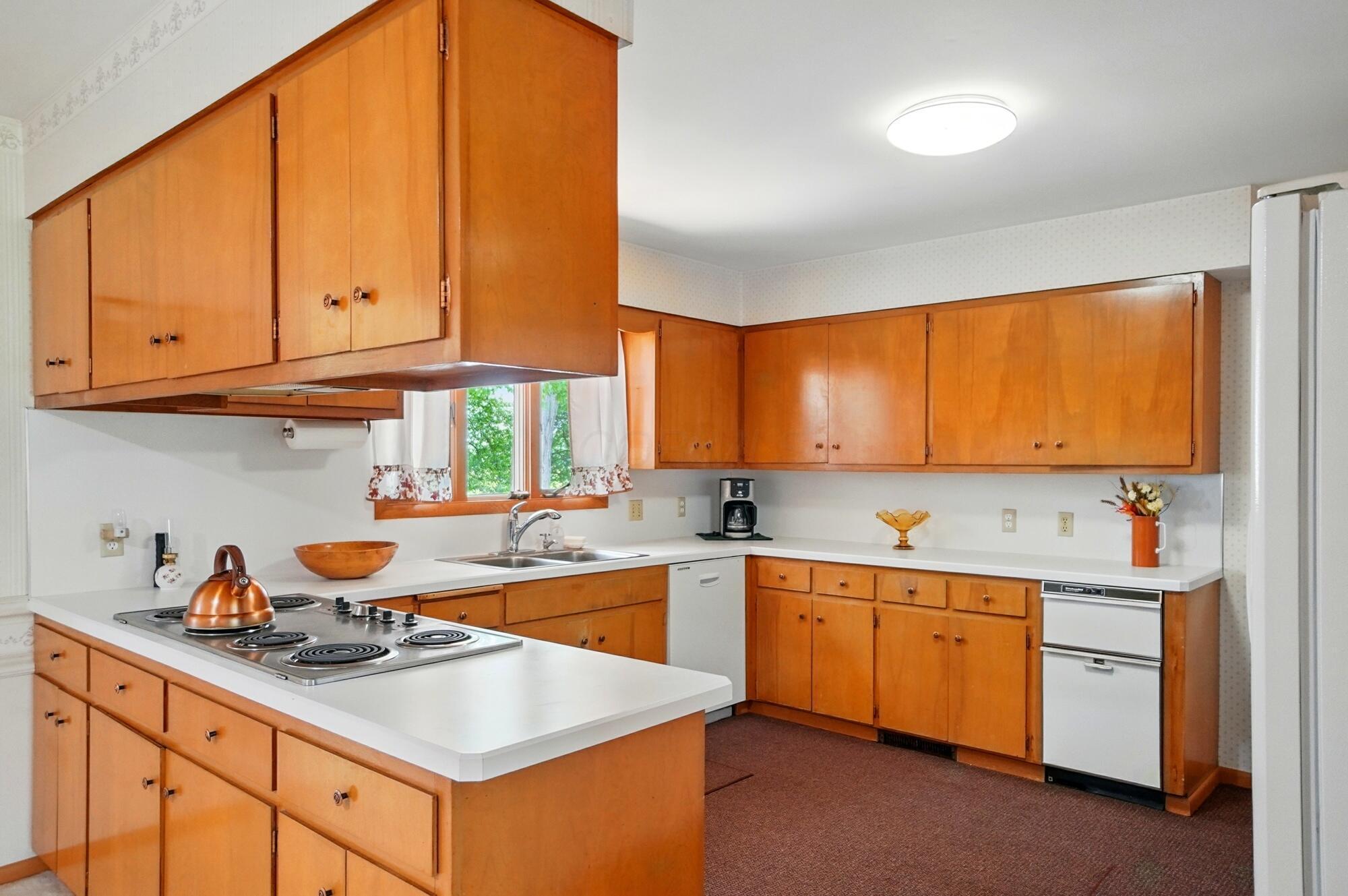 8430 Patterson Road Hilliard, OH 43026 - Photo 21 of 88 Pass through wood cabinets her