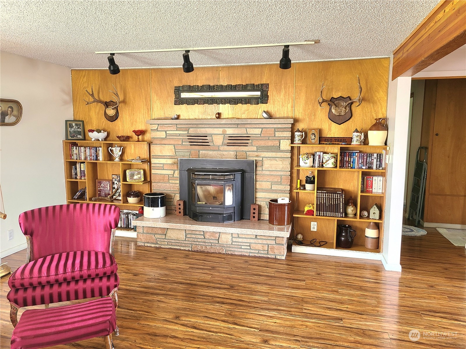 28 Robinson Canyon Road Omak, WA 98841 - Photo 16 of 33 a living room with furniture and a fireplace