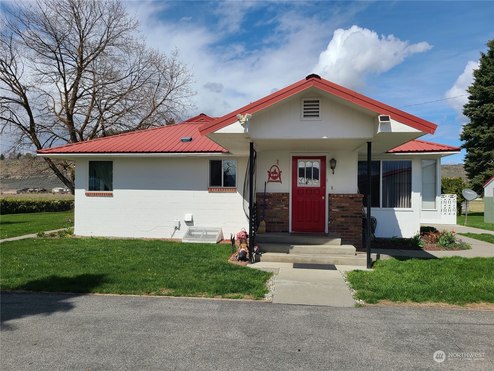 28 Robinson Canyon Road Omak, WA 98841 - Photo 2 of 33 a front view of a house with a yard and garage