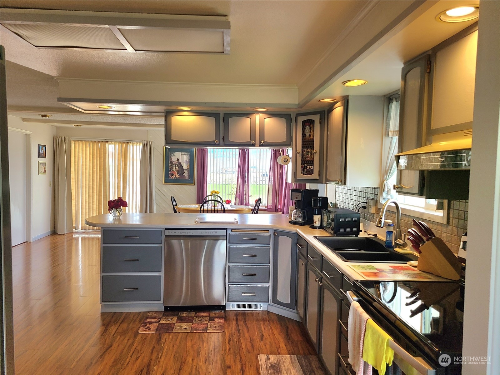 28 Robinson Canyon Road Omak, WA 98841 - Photo 21 of 33 a kitchen with a sink stove and cabinets