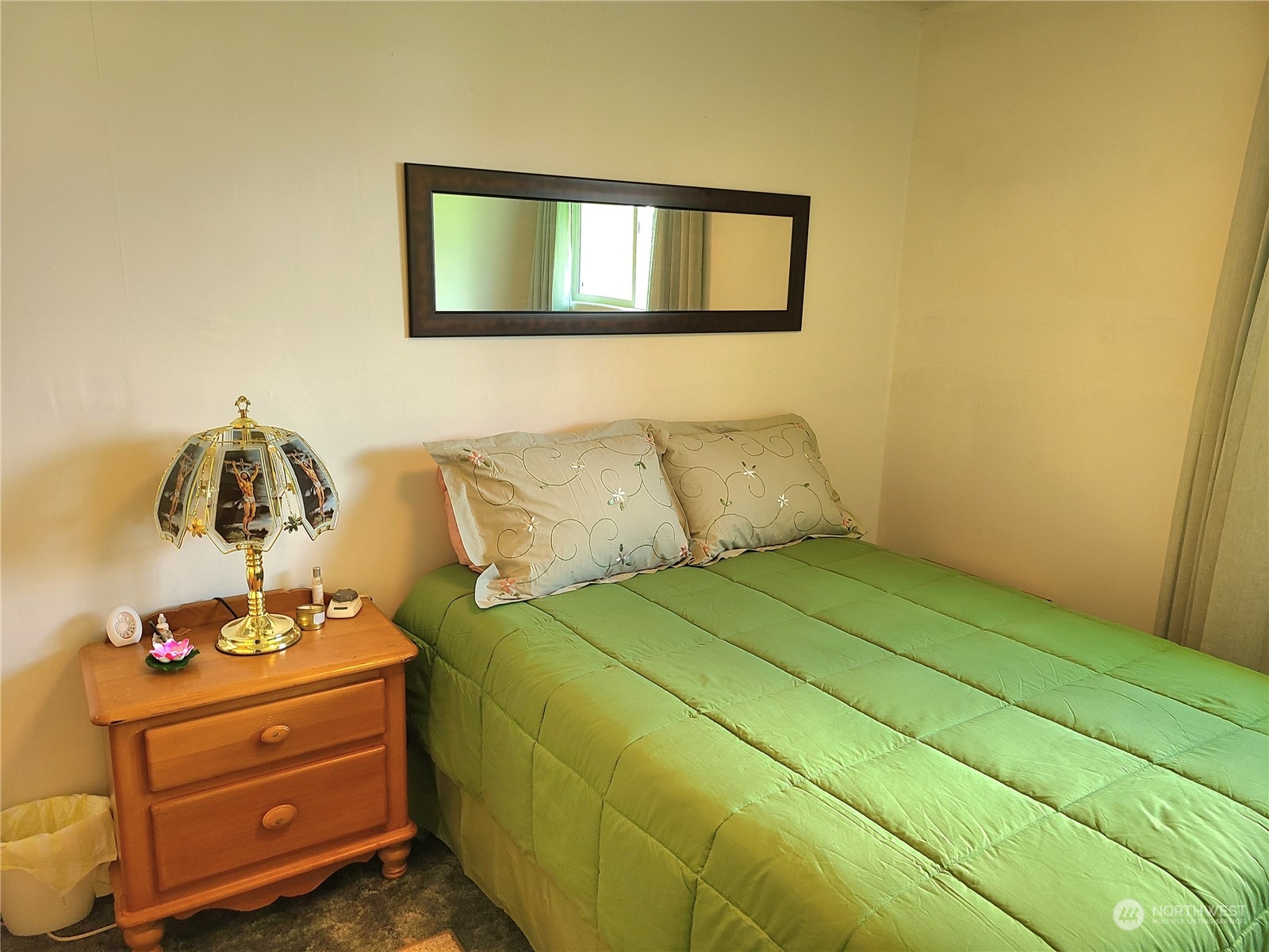 28 Robinson Canyon Road Omak, WA 98841 - Photo 26 of 33 a bedroom with a bed and a dresser