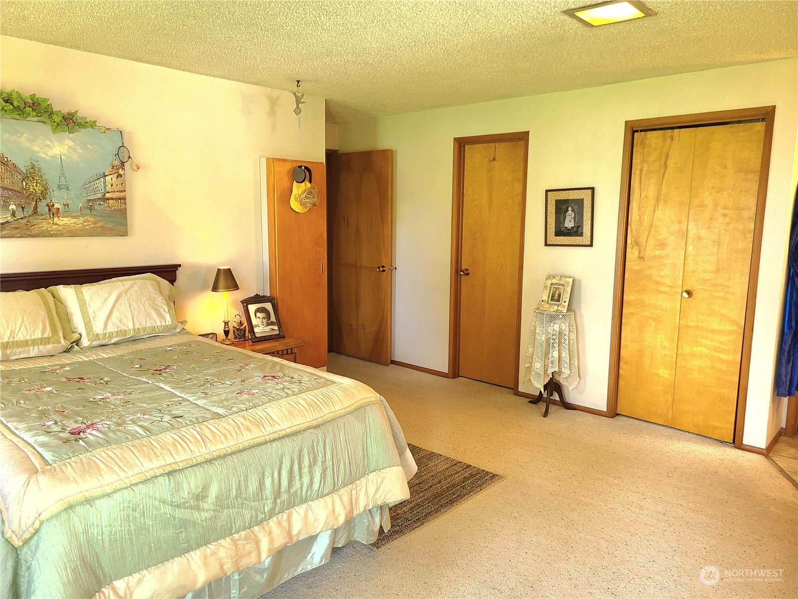 28 Robinson Canyon Road Omak, WA 98841 - Photo 27 of 33 a bedroom with a bed and painting on the wall