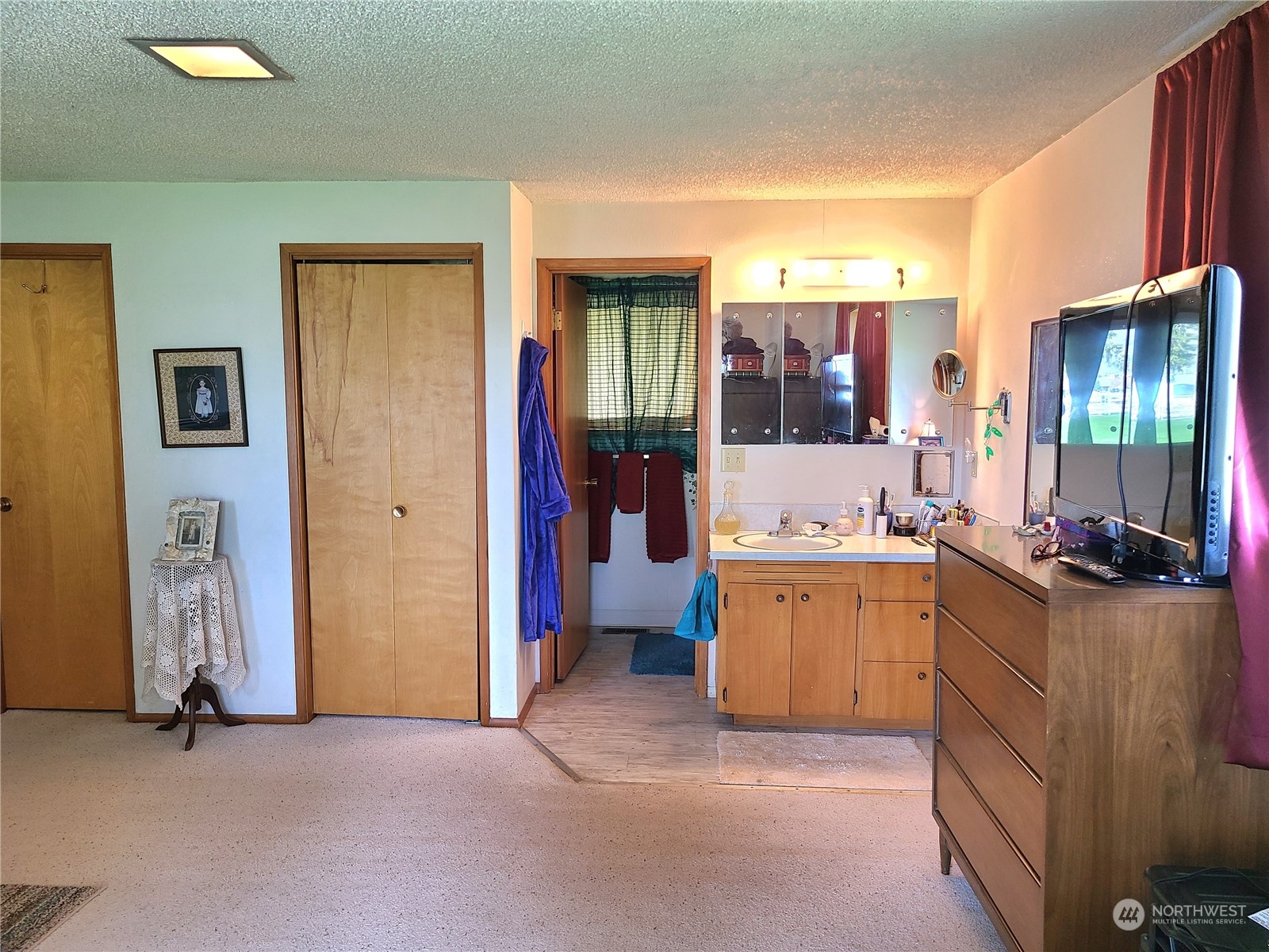 28 Robinson Canyon Road Omak, WA 98841 - Photo 29 of 33 a view of a kitchen with a sink