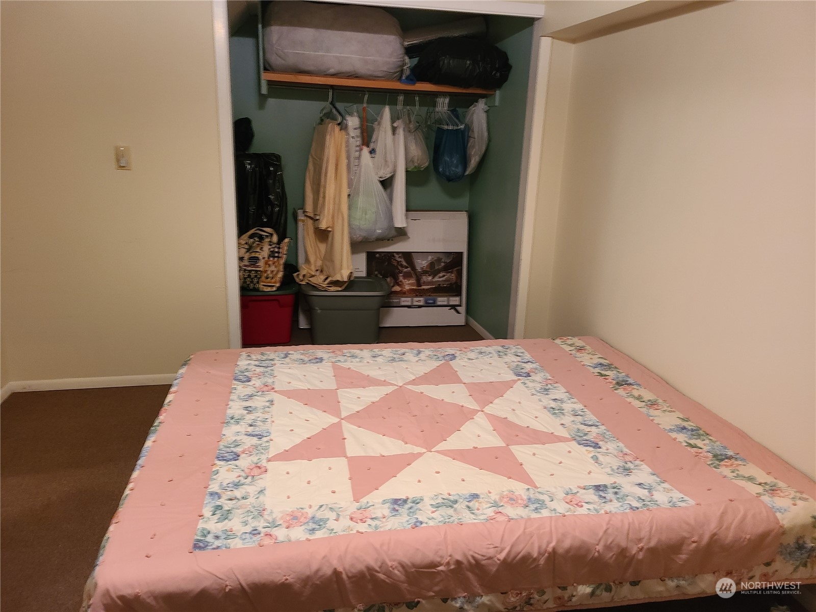 28 Robinson Canyon Road Omak, WA 98841 - Photo 33 of 33 a bedroom with a bed and a mirror