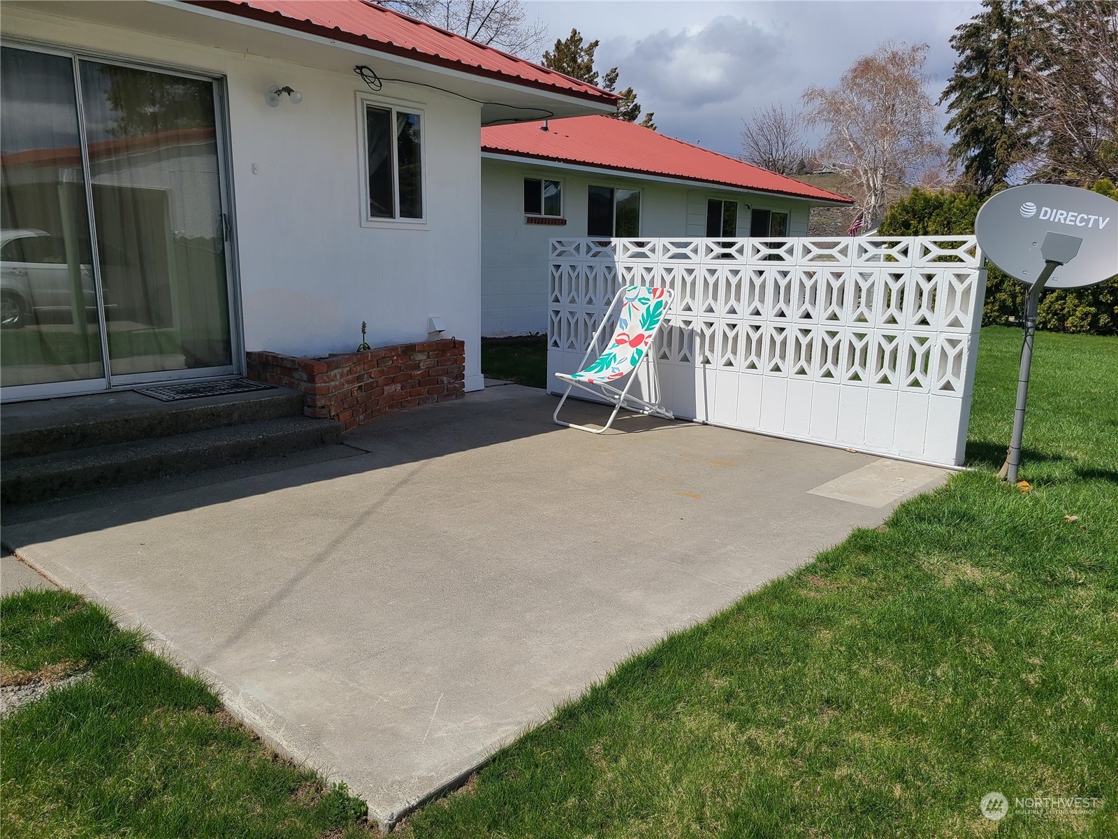 28 Robinson Canyon Road Omak, WA 98841 - Photo 6 of 33 a view of a house with a yard and deck
