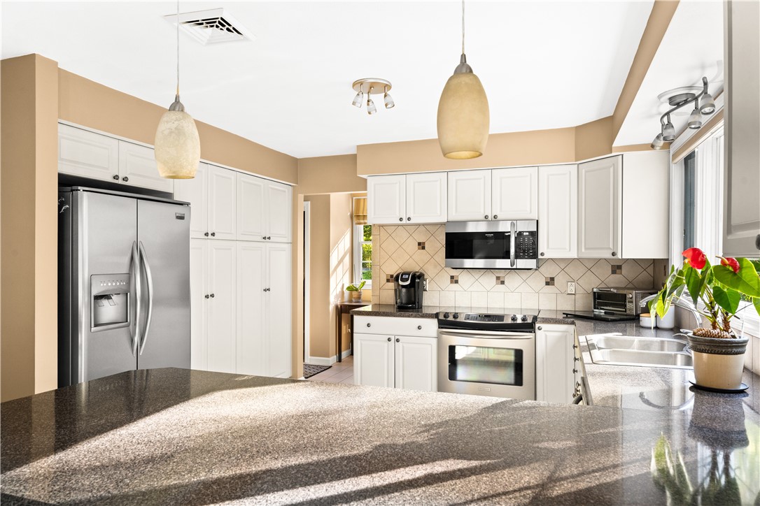 245 Hardig Road Warwick, RI 02886 - Photo 8 of 32 Gallery Image 8
