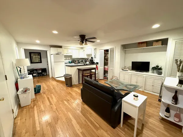 $4,000 | 239 Bloomfield Street, Unit 1, Hoboken, NJ 07030