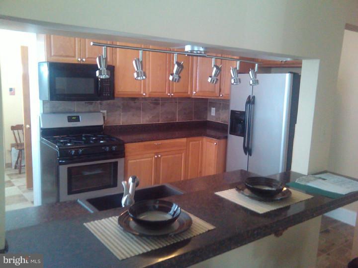 7404 Rising Sun Avenue Philadelphia, PA 19111 - Photo 4 of 15 Kitchen