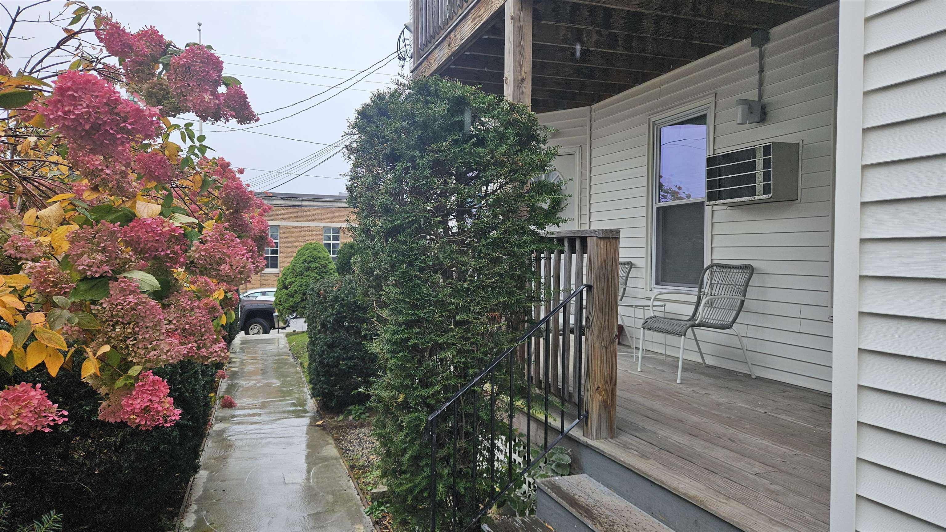 637 Harvard Street Manchester, NH 03103 - Photo 6 of 17