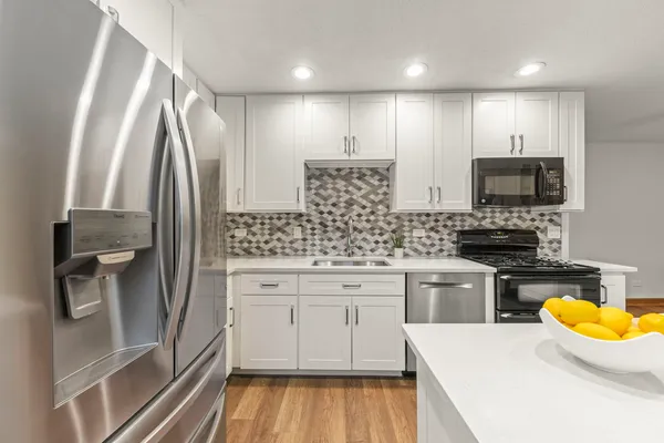 $359,900 | 2355 Sunnydale Drive, Woodridge, IL 60517