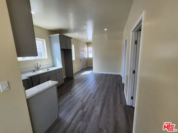 $4,000 | 1535 West 80th Street, Los Angeles, CA 90047