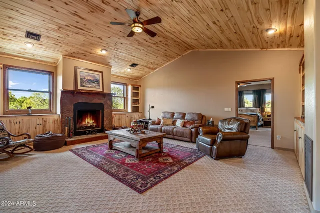 $1,349,900 | 2946 Lodgepole Road, Overgaard, AZ 85933