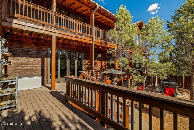 $1,349,900 | 2946 Lodgepole Road, Overgaard, AZ 85933