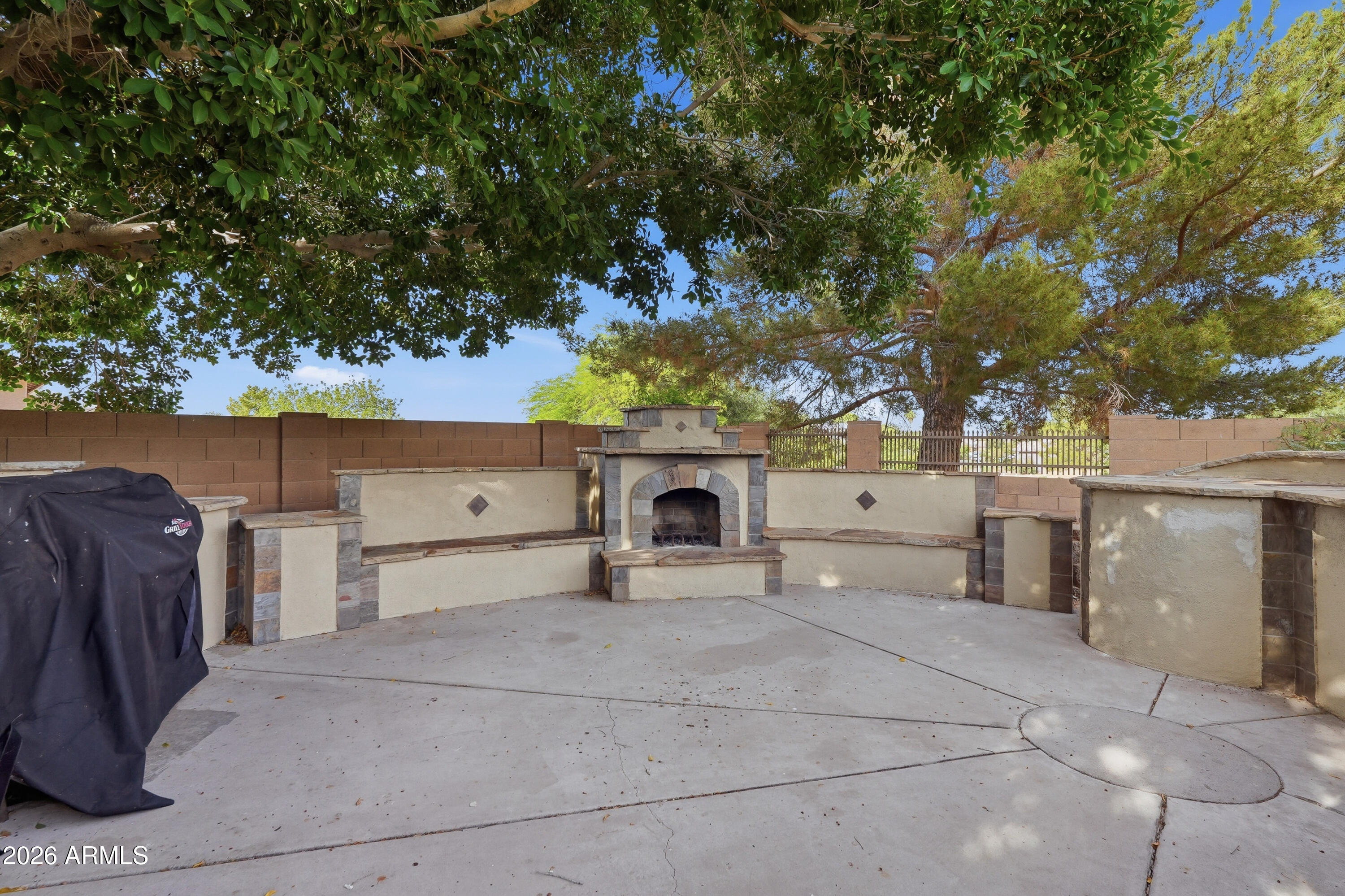 2628 East Beverly Road Phoenix, AZ 85042 - Photo 19 of 26 Entertainment Area