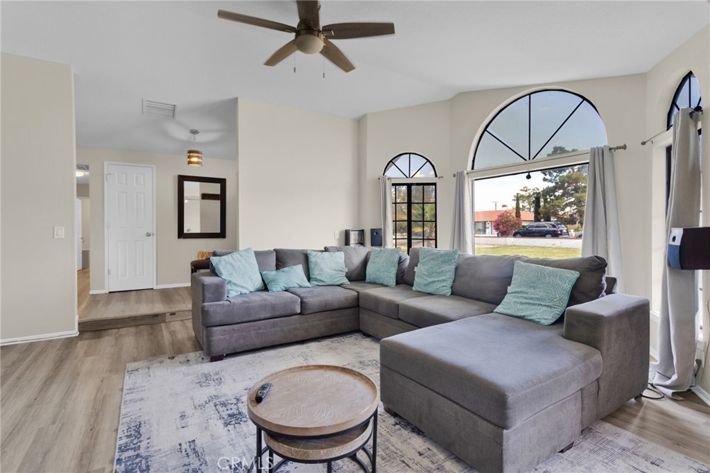 13028 Quapaw Road Apple Valley, CA 92308 - Photo 7 of 52