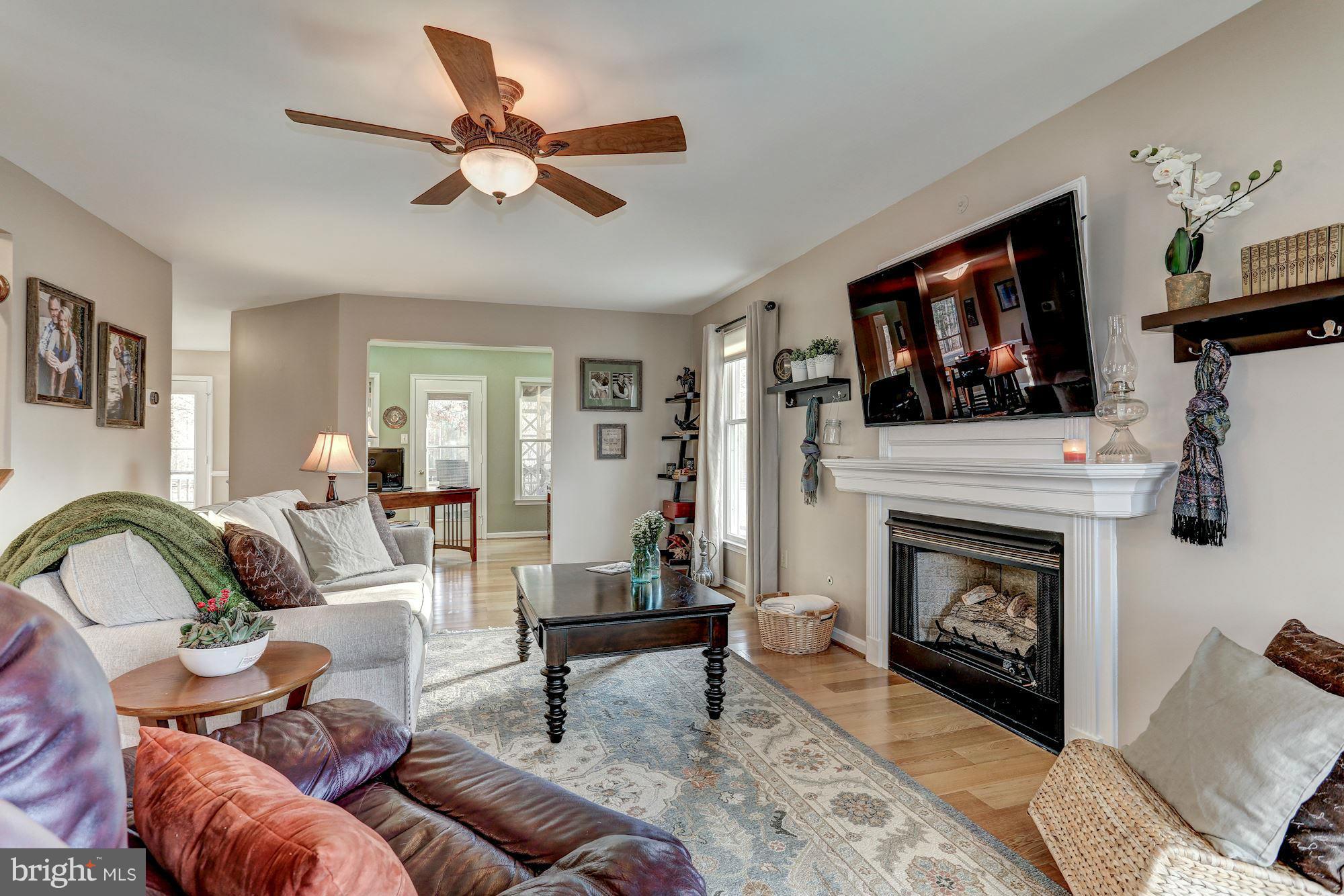 6293 Beach Road Midland, VA 22728 - Photo 9 of 30 Living Room