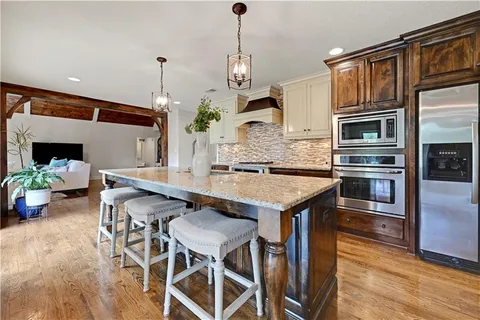 $900,000 | 11260 West 155th Terrace, Overland Park, KS 66221