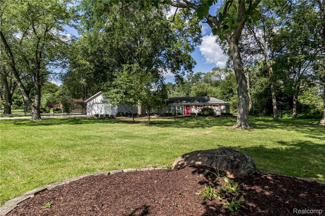 32740 Raphael Road Farmington, MI 48336 - Photo 36 of 36 32740 Raphael-34.jpg