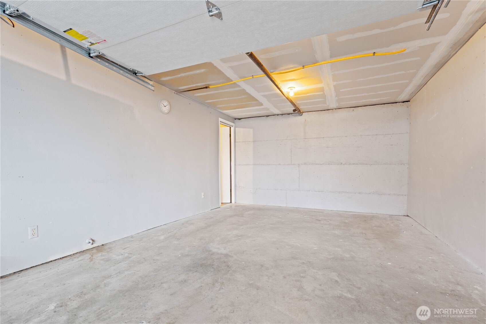 17303 Spanaway Loop Road South, Unit 4 Spanaway, WA 98387 - Photo 20 of 33 a view of small space