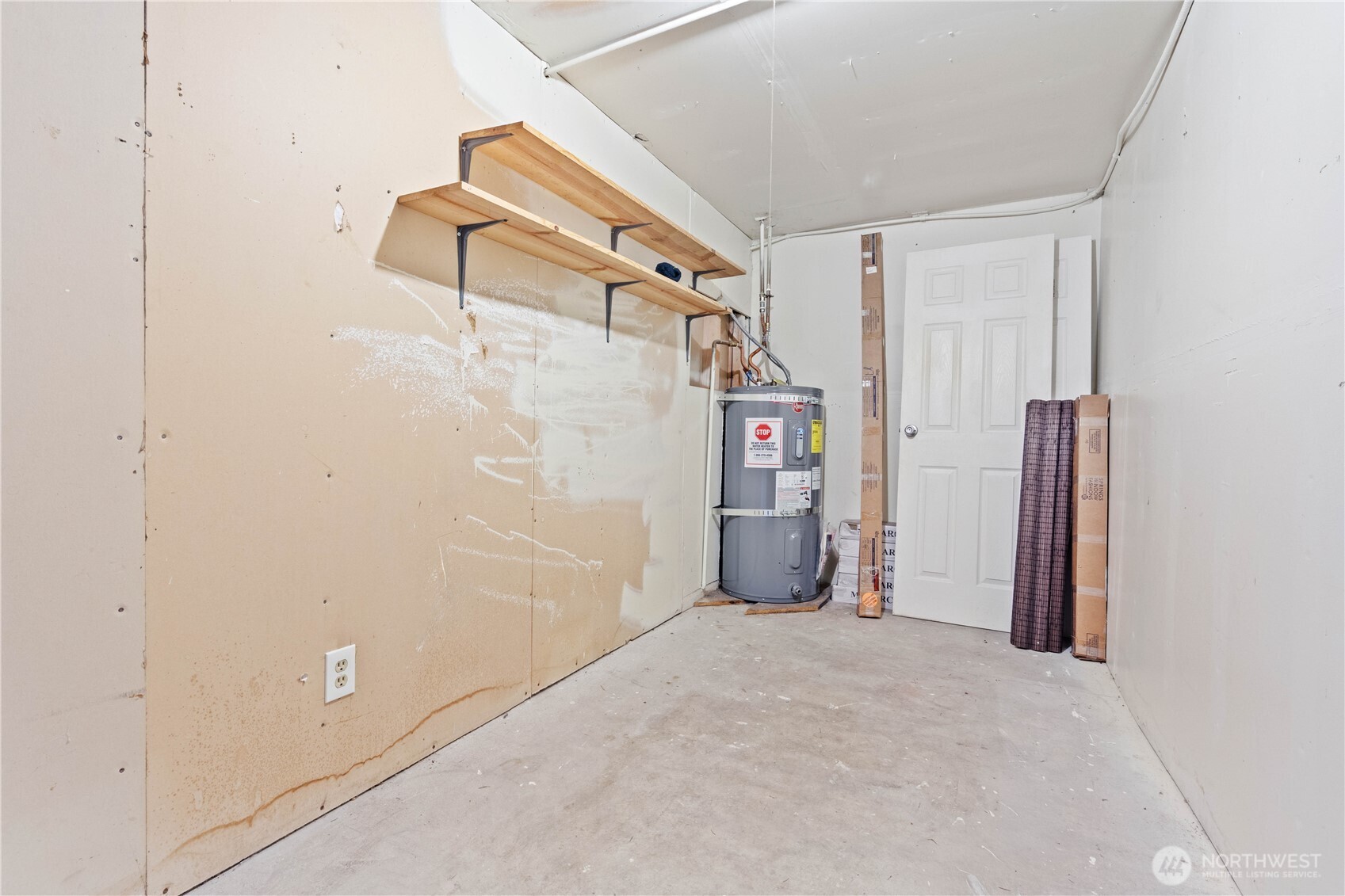 17303 Spanaway Loop Road South, Unit 4 Spanaway, WA 98387 - Photo 21 of 33 a view of a hallway with closet