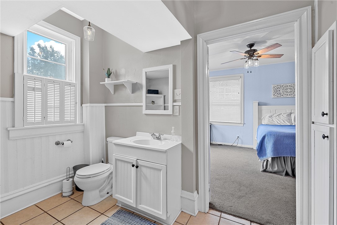 702 North 15th Street Waco, TX 76707 - Photo 13 of 45 a bathroom with a toilet a sink and mirror