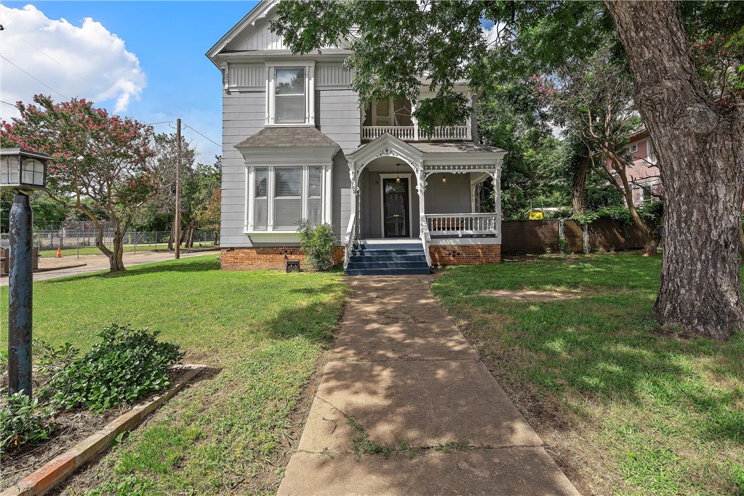 702 North 15th Street Waco, TX 76707 - Photo 2 of 45 a front view of a house with garden and trees